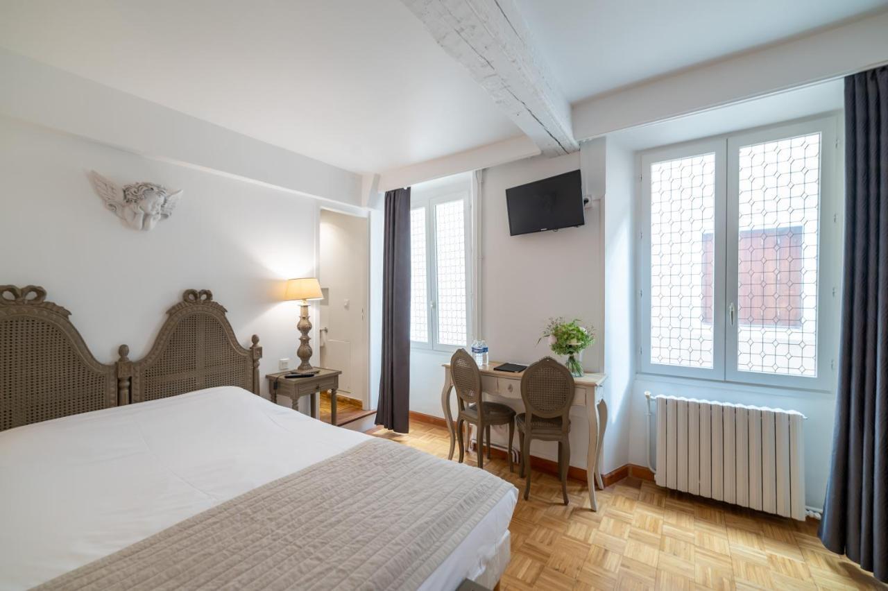 Logis - De La Mairie Hotel 3*