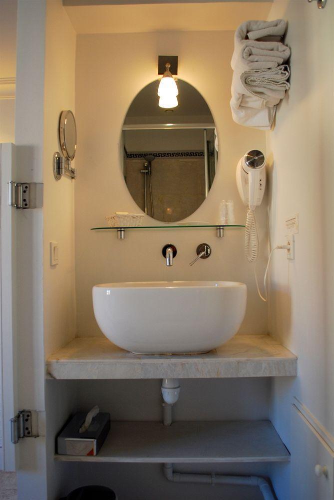 Logis - De La Mairie Hotel 3*