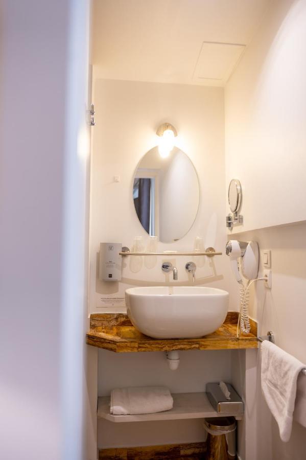 Hotel Logis - De La Mairie Embrun