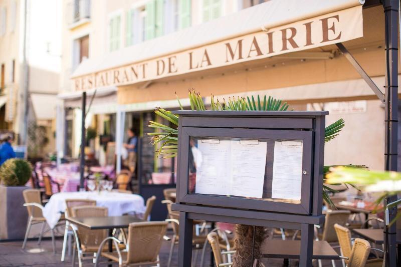 Logis - De La Mairie Hotel 3*
