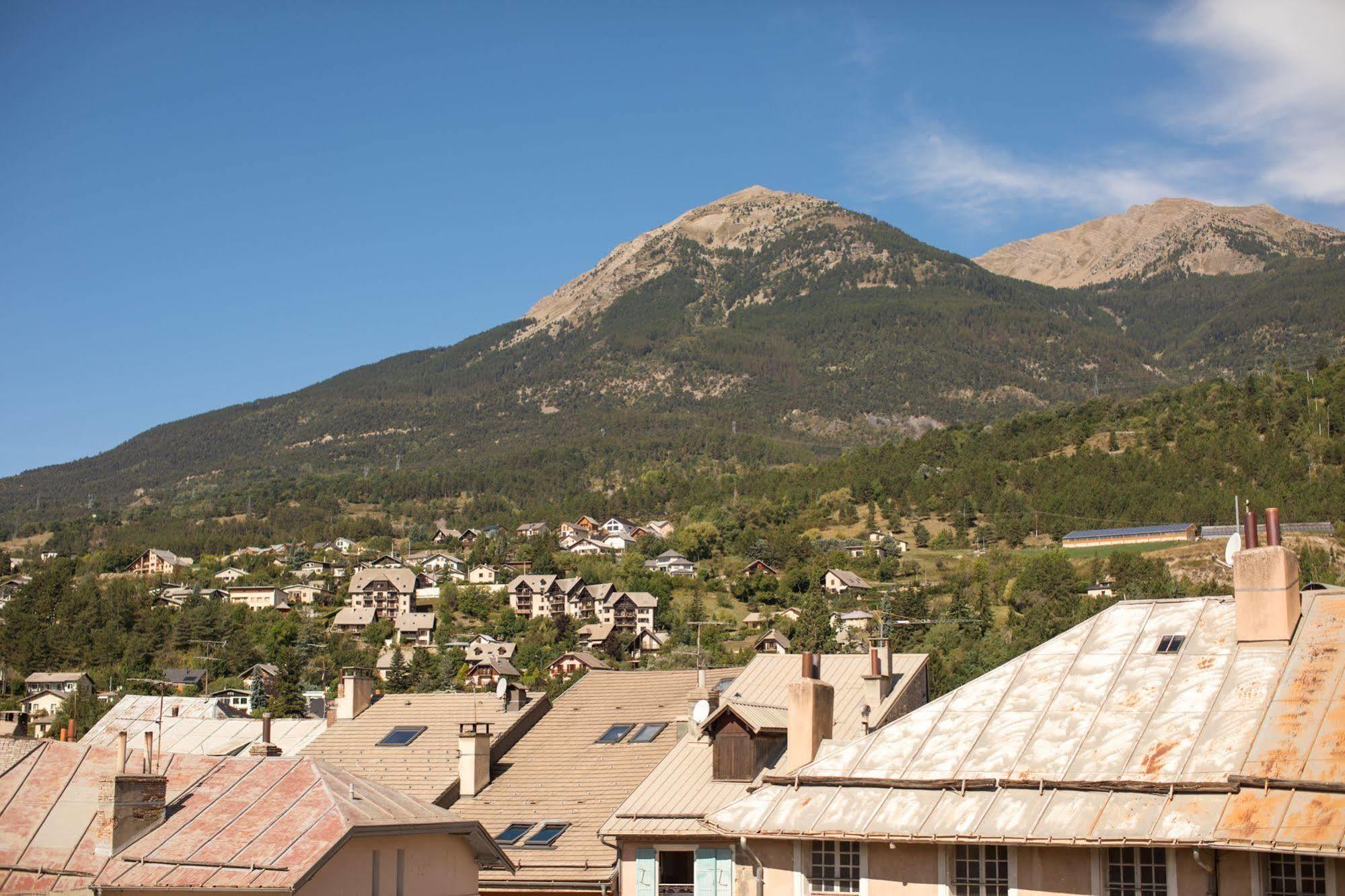 Hotel Logis - De La Mairie 3*