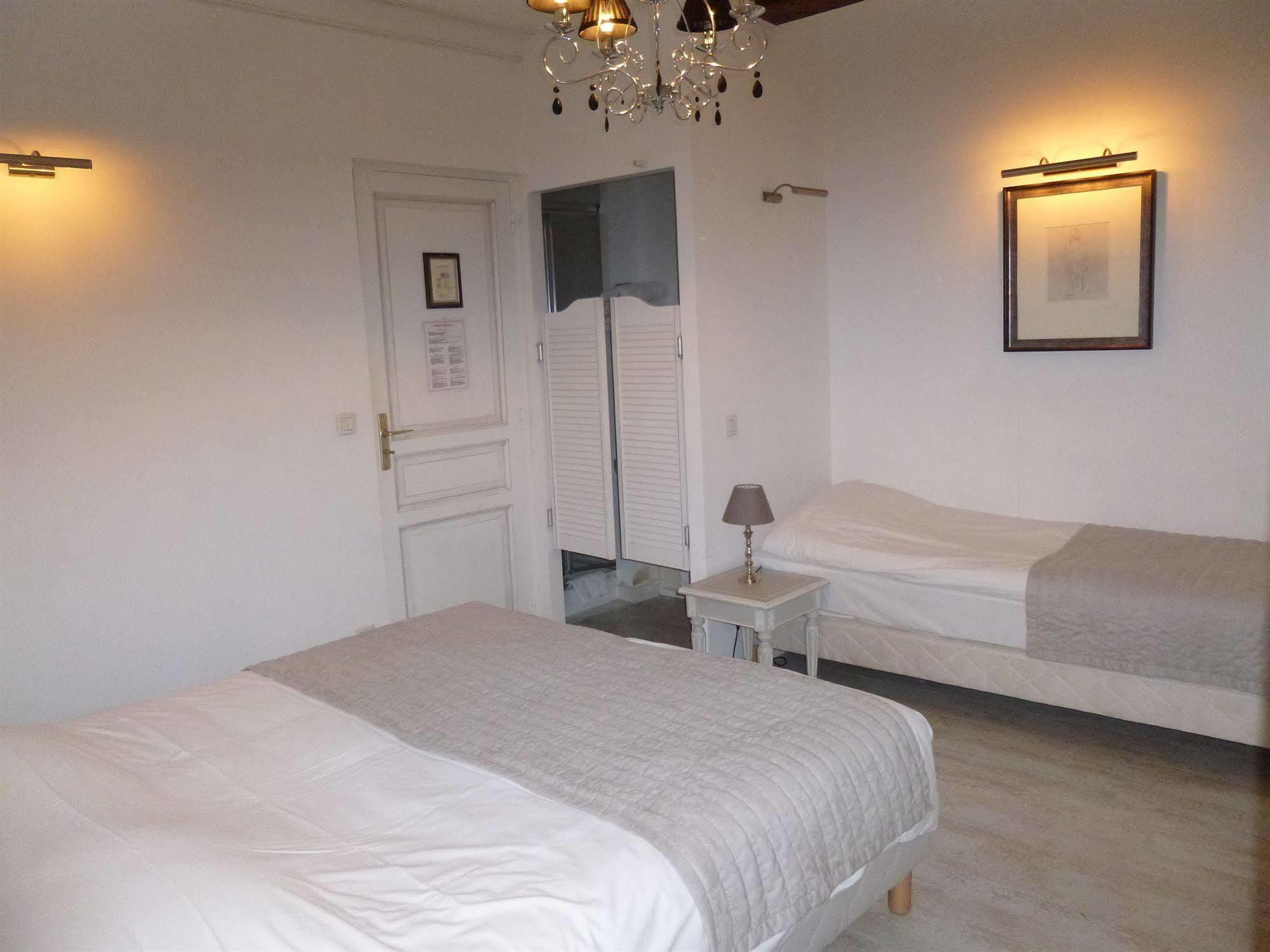 Hotel Logis - De La Mairie 3*